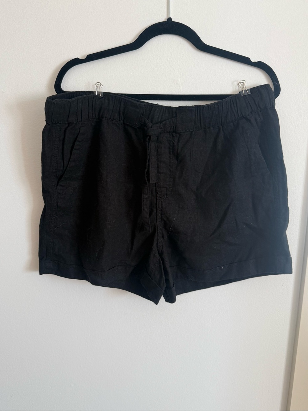 Reitman’s (like new) Classic Black Linen-Look Drawstring Shorts